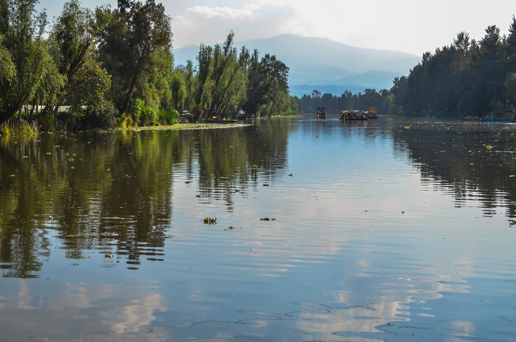 Xochimilco Gölünün kanallarından biri